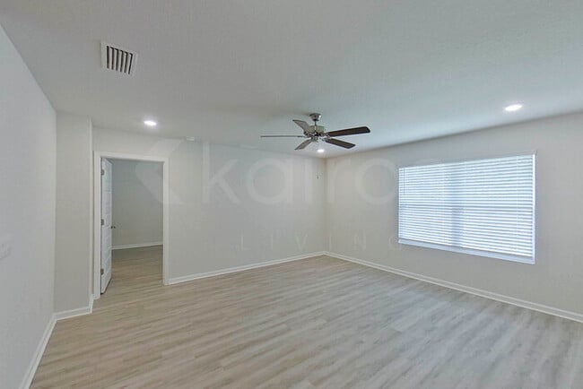 309 Monarch Ln