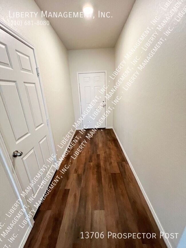 Photo - 13706 Prospector Post