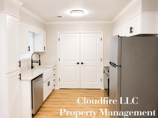 Photo - 1199 College Hill Rd