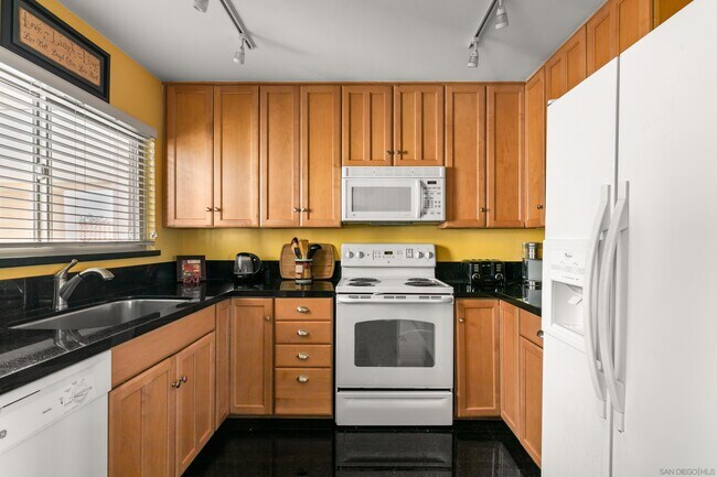 2530 Clairemont Dr Unit 206