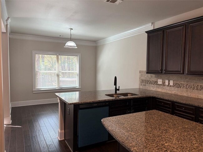 Photo - 410 Live Oak Pass