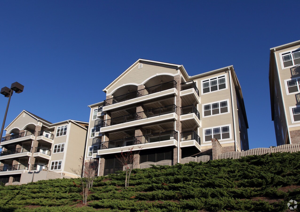 The Summit at Pelham Springs - The Summit at Pelham Springs Apartments