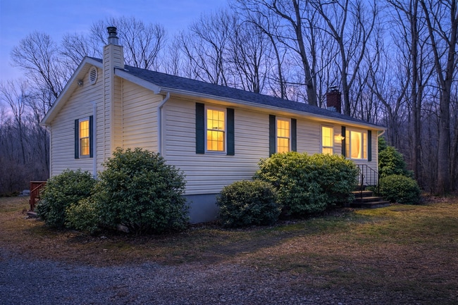 Building Photo - Refined Ranch Living in a Private Natural Setting