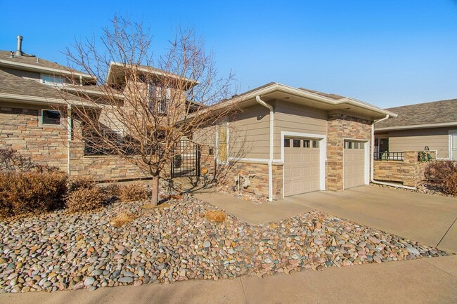Building Photo - Luxury Home with Mountain and City Views in the Coveted Bluffs at Pinehurst Community