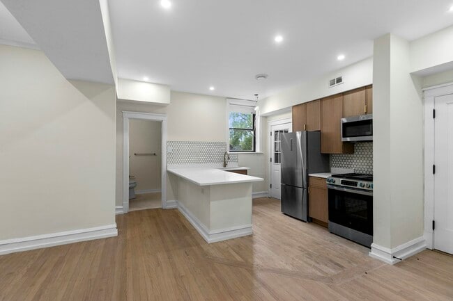 Building Photo - 4636 N Hamilton Ave Unit 1 Rental