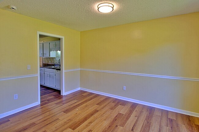 Photo - 205 Tempest Ln