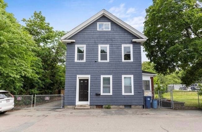 Building Photo - 78 Walnut St Unit 1