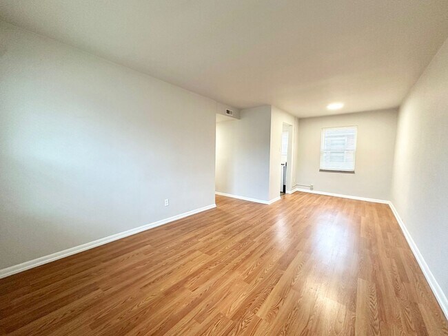 7012 Jamieson Ave Unit B