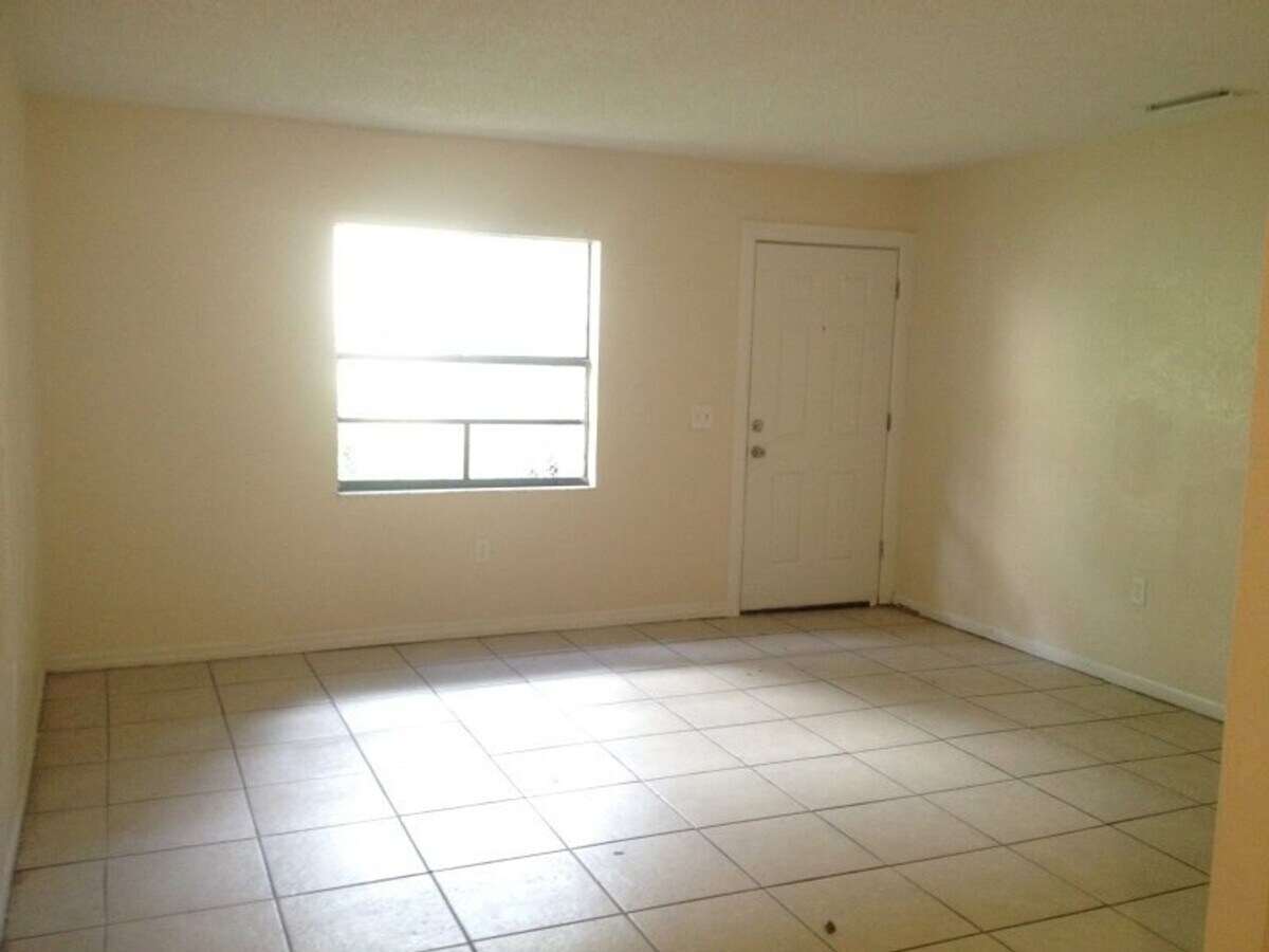 SPACIOUS 2BR/1BA Apartment w/ Washer & Dry... - SPACIOUS 2BR/1BA Apartment w/ Washer & Dry...