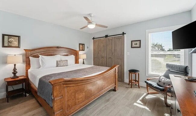 Photo - 4836 Esplanade St