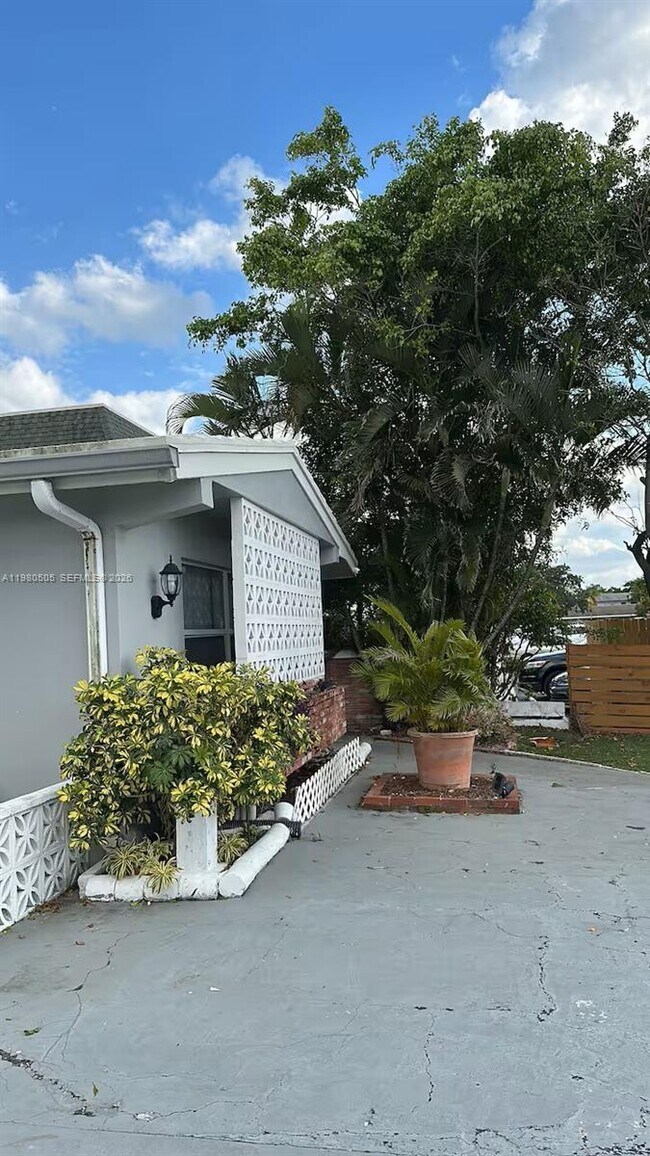 Photo - 1120 NE 24th Ave Unit 2