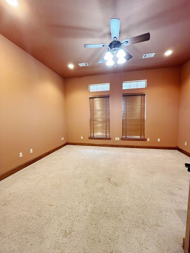 Enormous 3/2 Luxury Duplex in Durant, OK Townhome Townhome Rental in