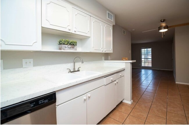 Building Photo - 6311 Fondren Rd Unit B Rental