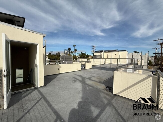 Building Photo - 1541 Franklin St Rental