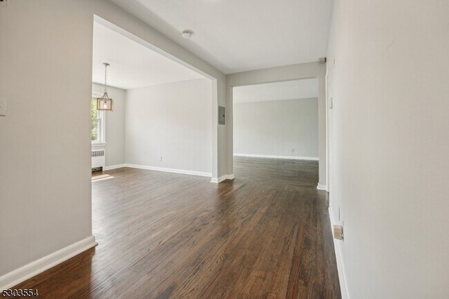 Photo - 24 Hutton Ave