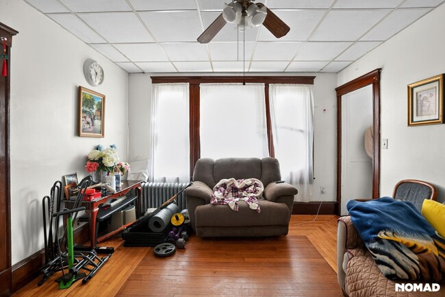 Photo - 38 Custer St