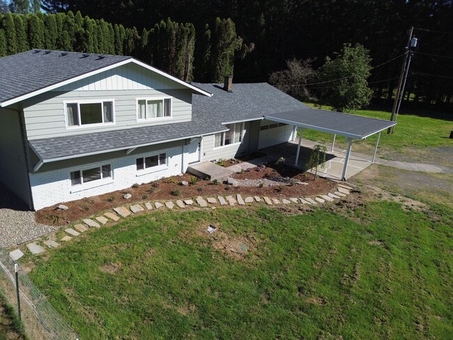 Building Photo - Rare 6 Bedroom Country Ranch Home – Dream Come True!