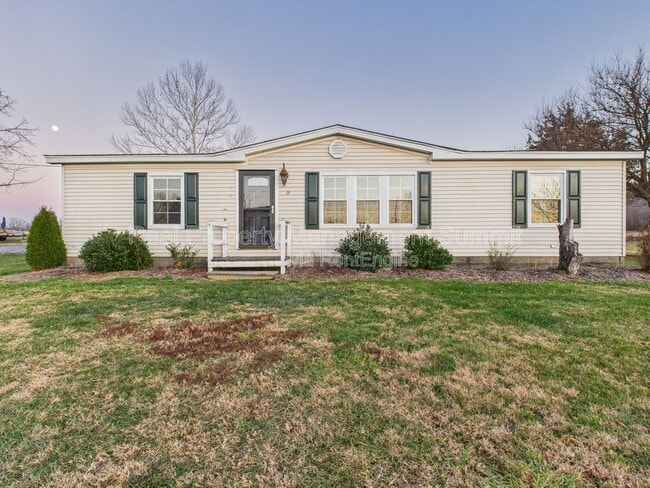 Building Photo - 15 Hayfield Ln