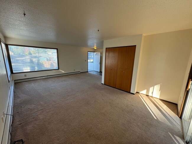 2821-2823 Queen St Unit 2823