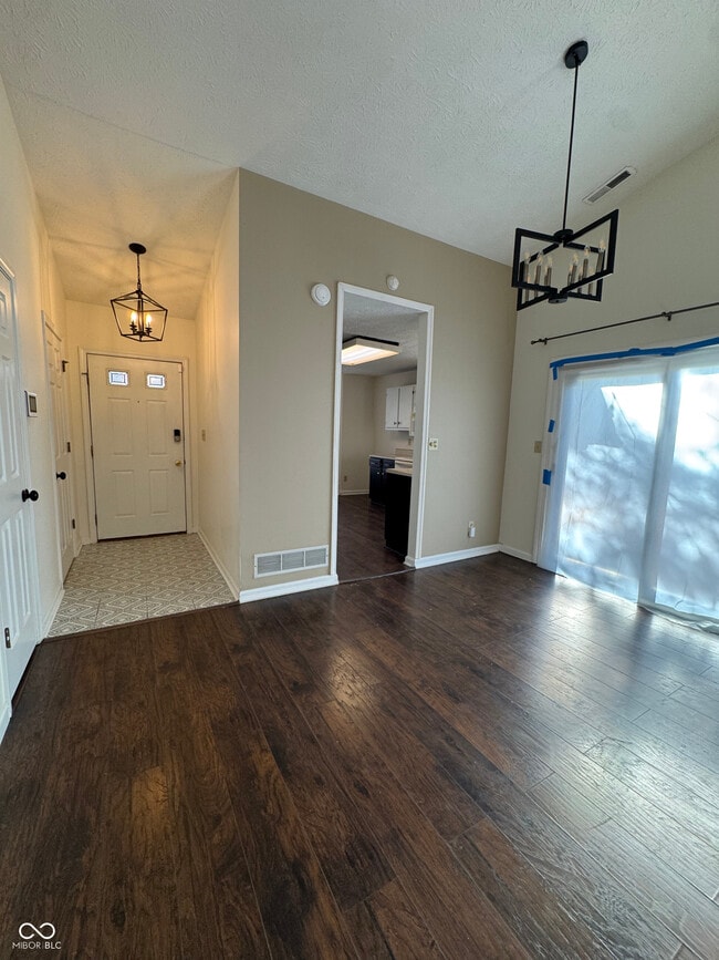 Photo - 3572 Laureate Ct N