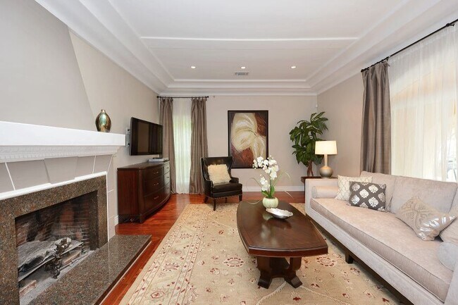 Photo - 10864 Wellworth Ave