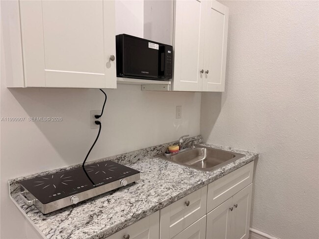 Building Photo - 2804 NW 7th Ct