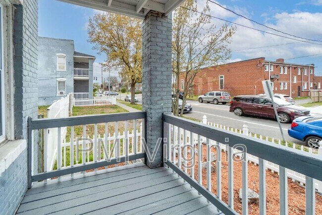 731 W 38th St Unit 2