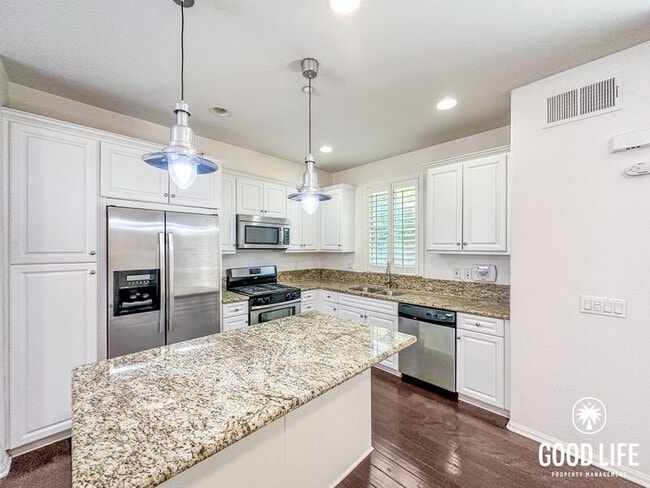 Building Photo - 1823 Peach Ct Unit 3