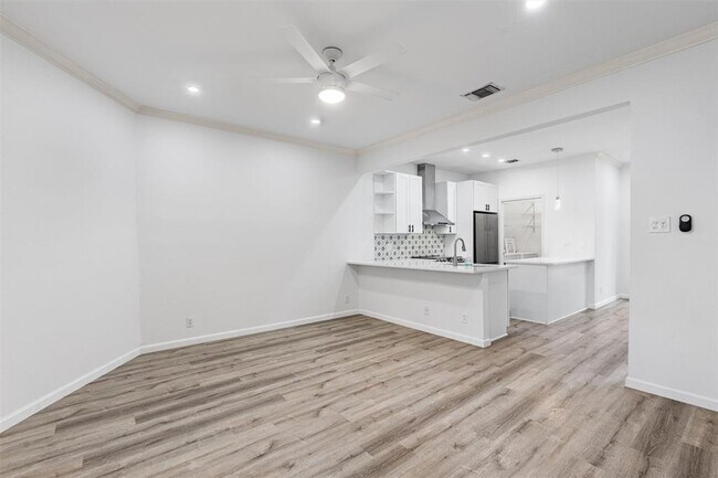 Photo - 1307 Kinney Ave Unit 148