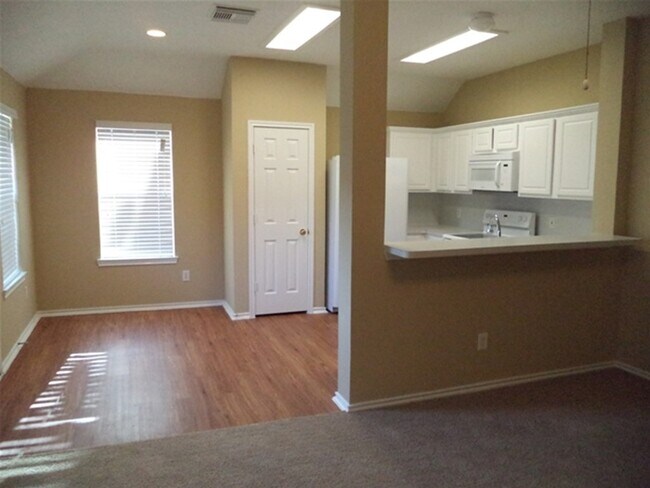 Photo - 5214 Flax Bourton St