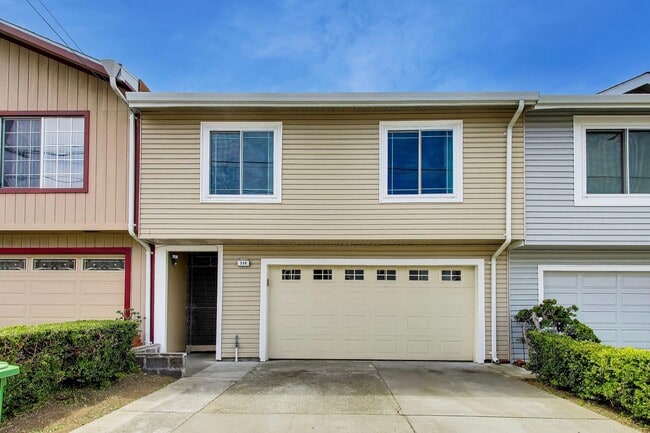 Building Photo - Beautiful 4-Bedroom, 2-Bathroom Daly City Home for Rent