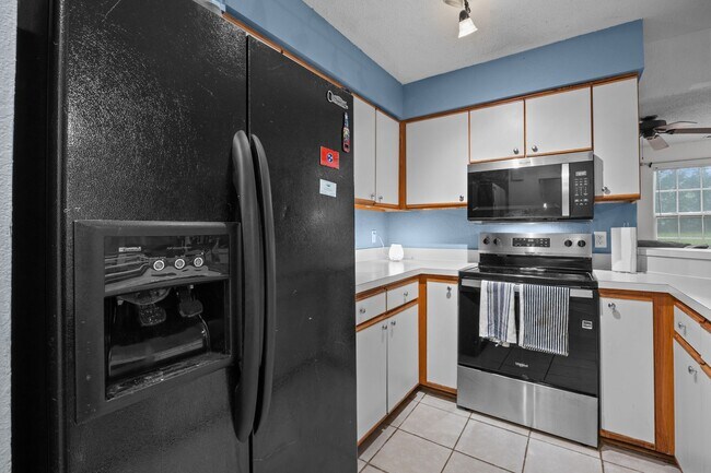 Photo - 5013 Thatcher Way