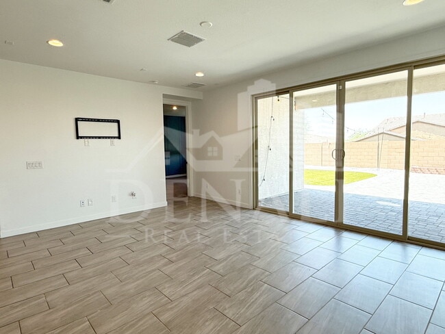 Photo - 1636 W Estes Way