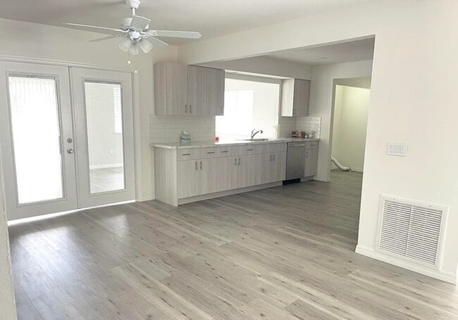 Photo - 2049 Gloria Cir