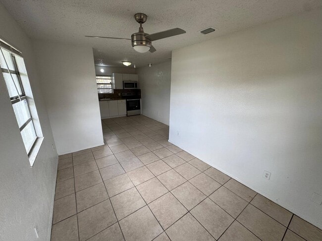 Photo - 300 NW 28th Way