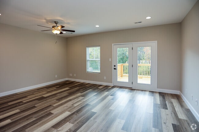 3 BR, 2.5 BA - 1,516SF