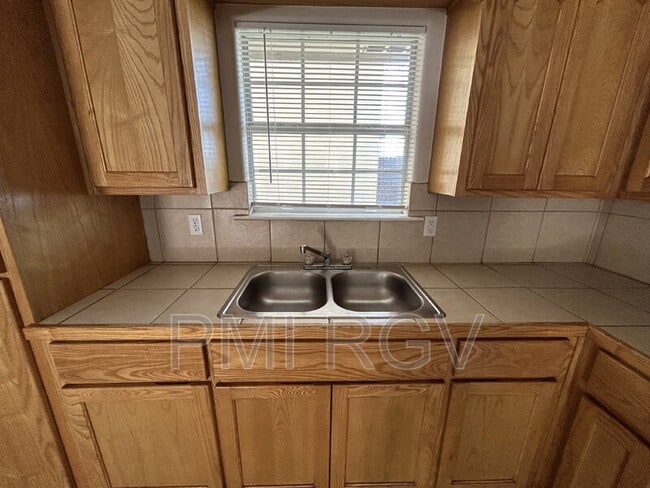 Photo - 913 E Daffodil Ave Unit B