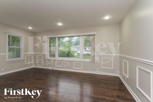 Photo - 21939 Millard Ave