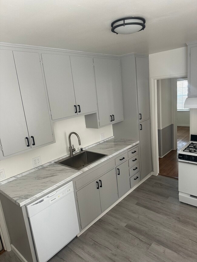 Photo - 229 N Griffith Park Dr