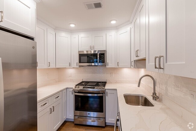 Building Photo - 303 Maverick St Unit #4 Rental