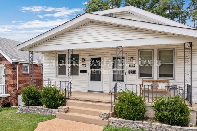 Building Photo - 6265 Hoffman Ave Rental