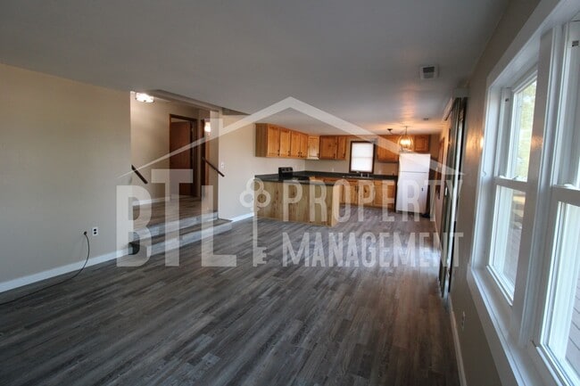 Photo - Charming 2 Bedroom Home - Minutes from the...