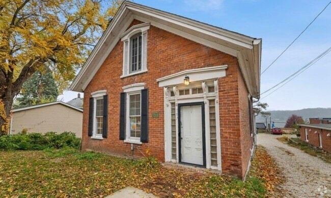 Building Photo - 107 S High St Rental