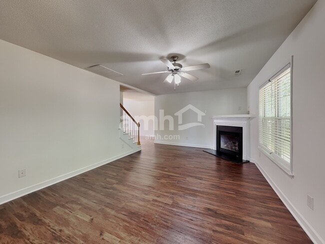 Photo - 1629 Hawkcrest Ln