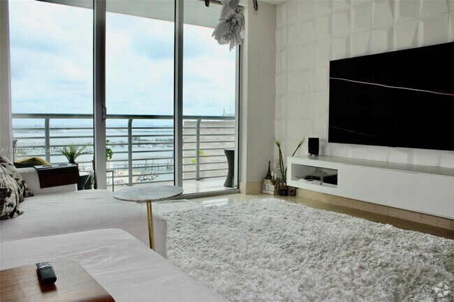 Building Photo - 325 S Biscayne Blvd Unit 3922 Rental