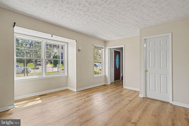 326 Hunters Run Dr