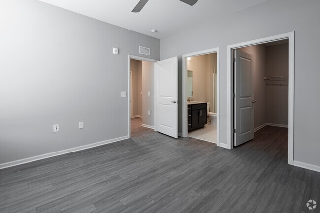 3BR, 2BA - 1,256