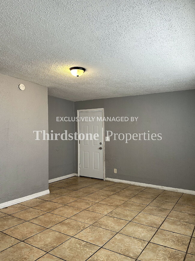 Photo - 1819 W 6th St Unit 4