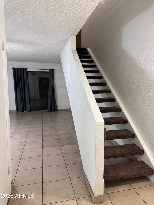 Building Photo - 1545 E Sahuaro Dr