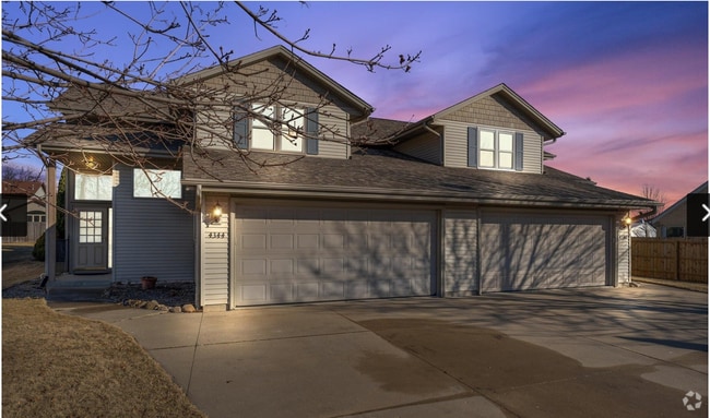 exterior view - 4344-4346 S 92nd St Rental